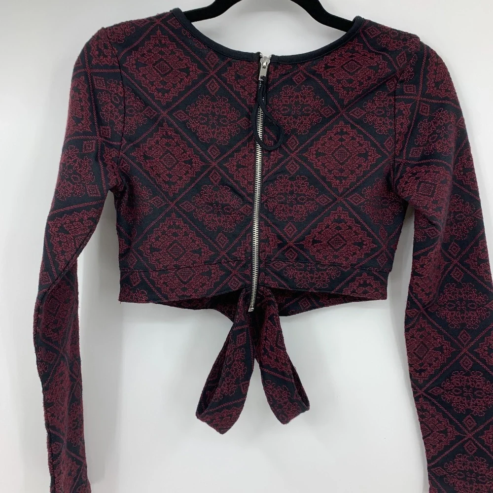 Kendall‎ and Kylie crop top XS embroidery